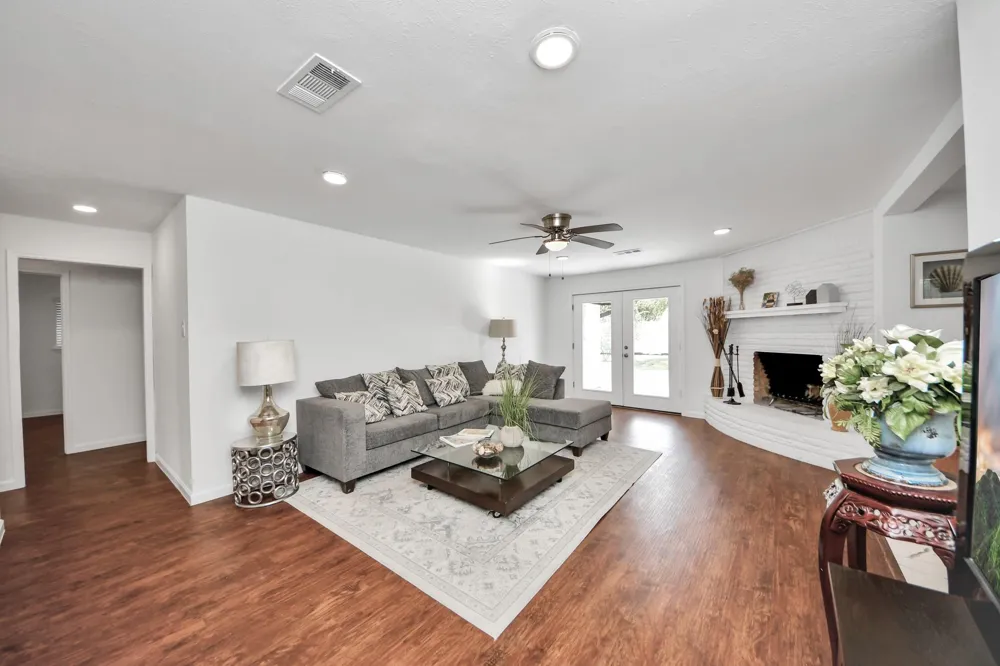 5823 Mcknight Street Houston, TX 77035