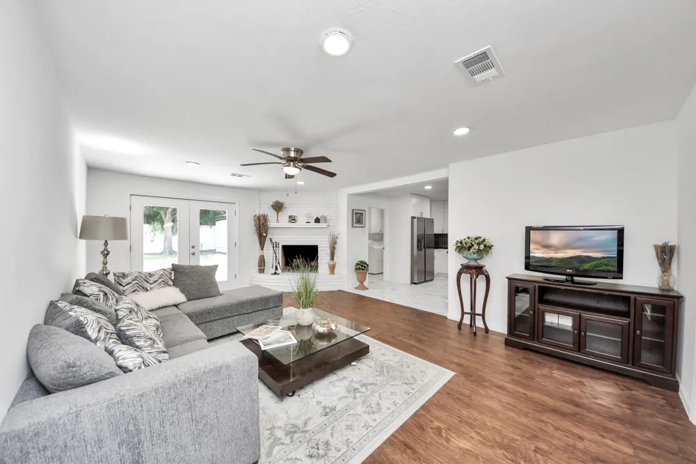 5823 Mcknight Street Houston, TX 77035