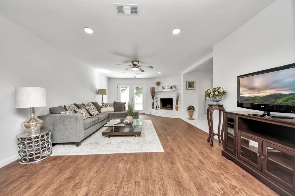 5823 Mcknight Street Houston, TX 77035