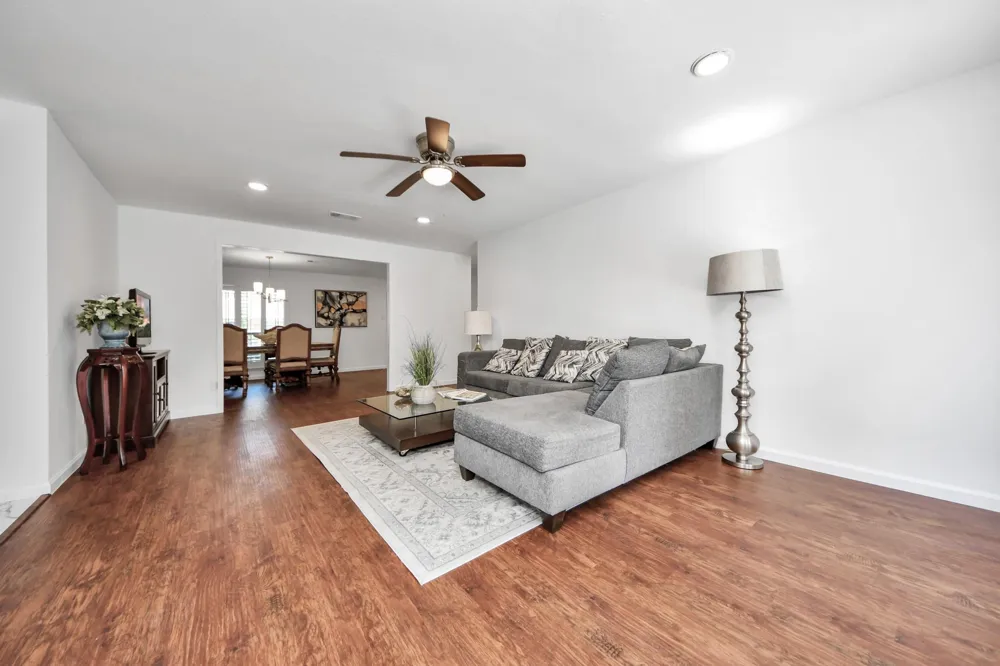 5823 Mcknight Street Houston, TX 77035