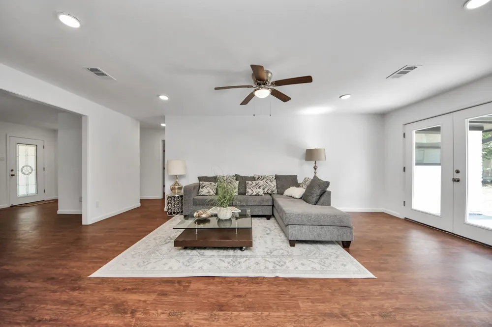 5823 Mcknight Street Houston, TX 77035