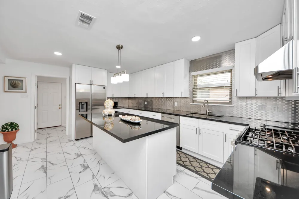 5823 Mcknight Street Houston, TX 77035