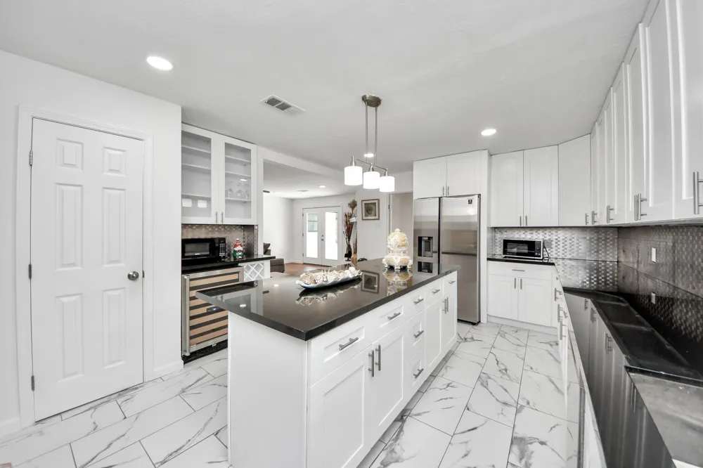 5823 Mcknight Street Houston, TX 77035