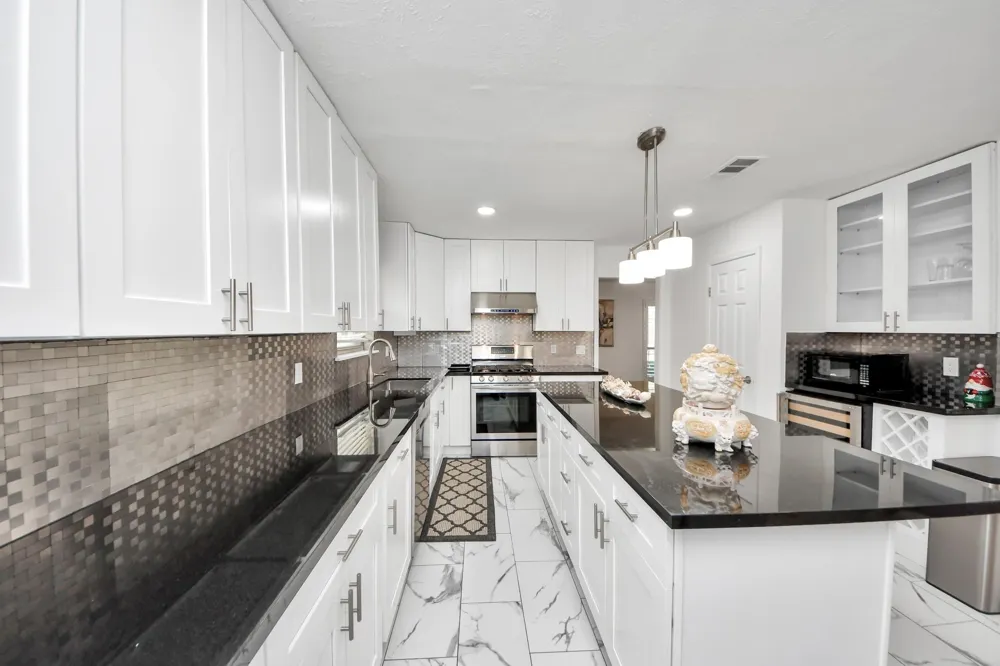 5823 Mcknight Street Houston, TX 77035