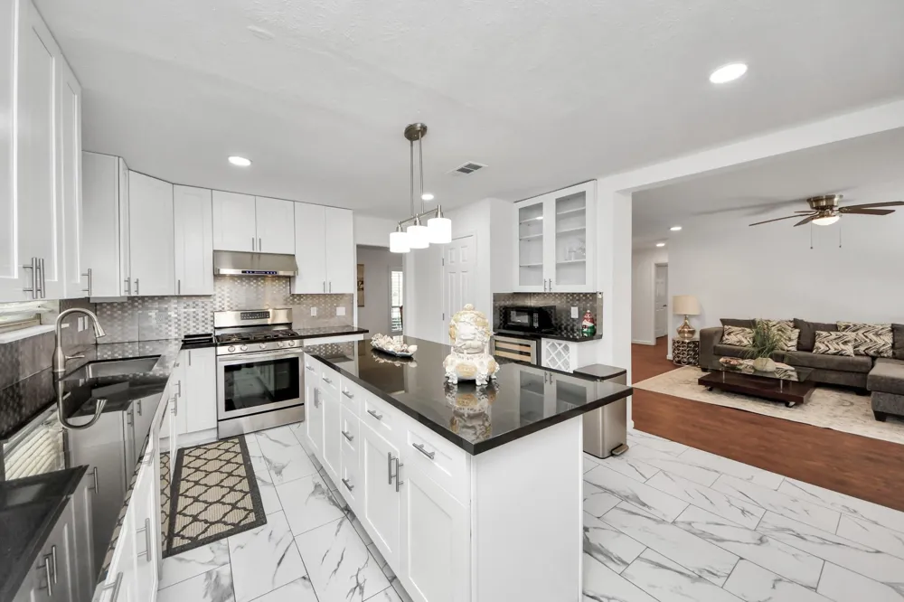 5823 Mcknight Street Houston, TX 77035