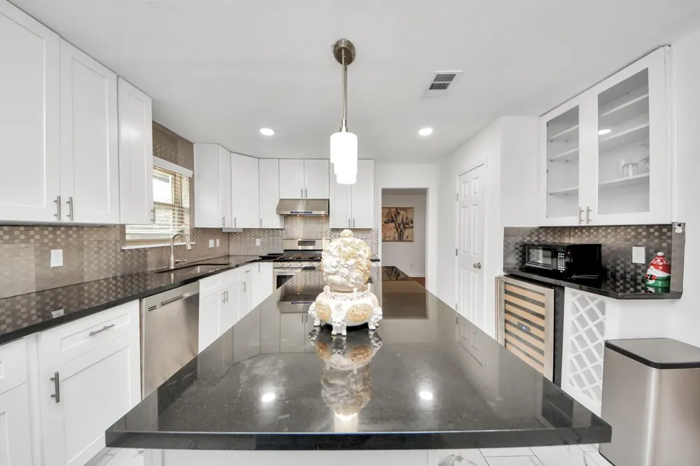 5823 Mcknight Street Houston, TX 77035