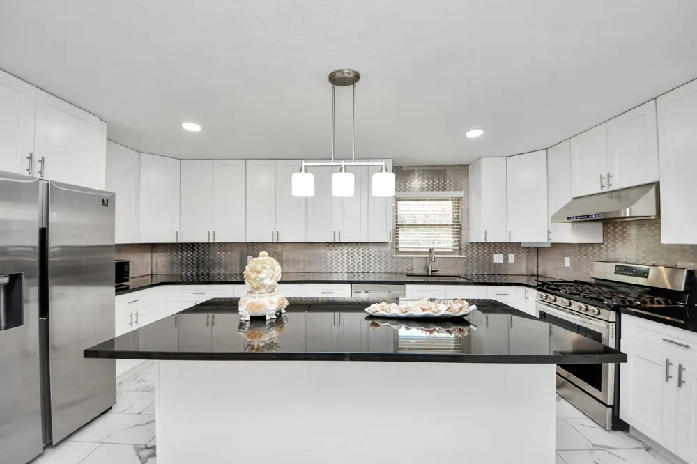 5823 Mcknight Street Houston, TX 77035