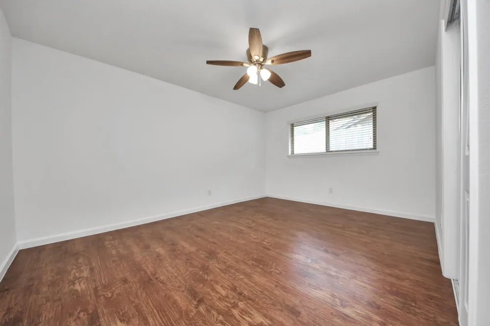 5823 Mcknight Street Houston, TX 77035