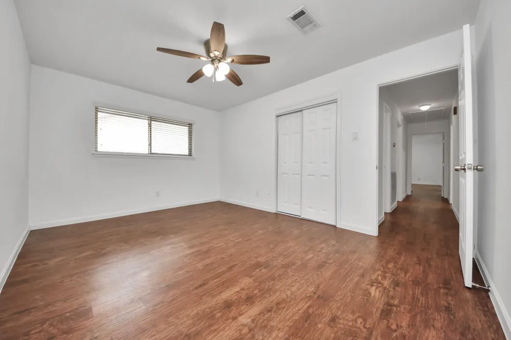 5823 Mcknight Street Houston, TX 77035