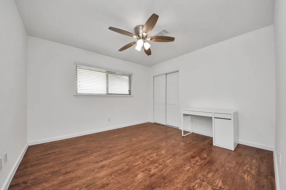 5823 Mcknight Street Houston, TX 77035