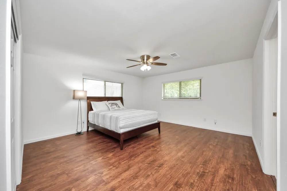 5823 Mcknight Street Houston, TX 77035