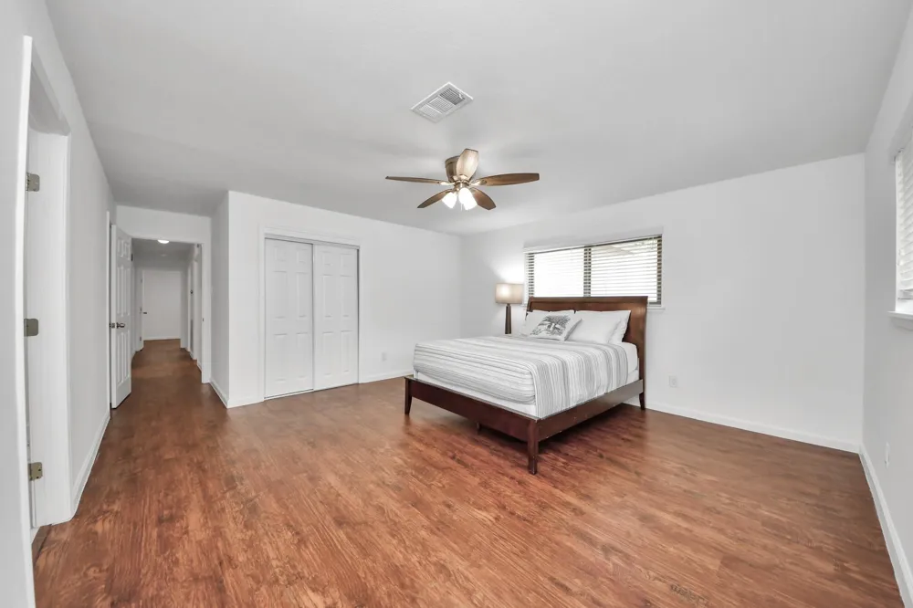 5823 Mcknight Street Houston, TX 77035