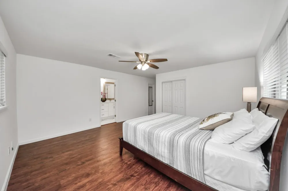 5823 Mcknight Street Houston, TX 77035