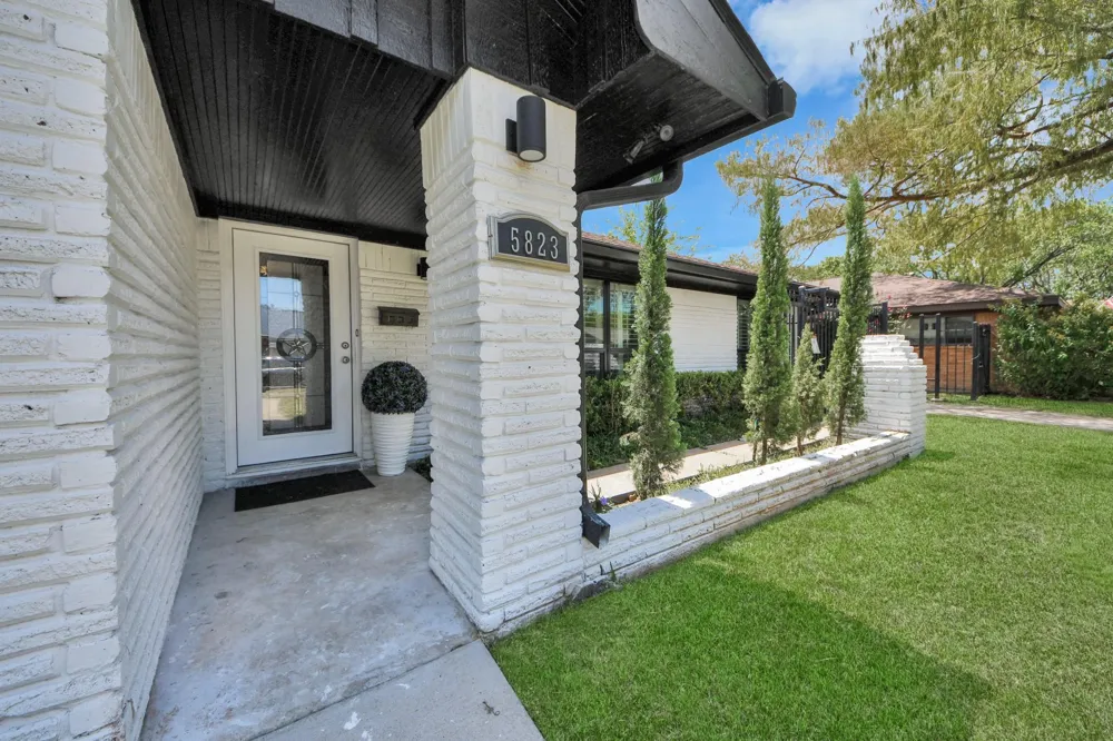 5823 Mcknight Street Houston, TX 77035
