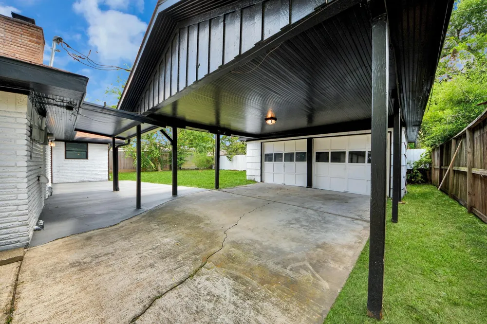 5823 Mcknight Street Houston, TX 77035