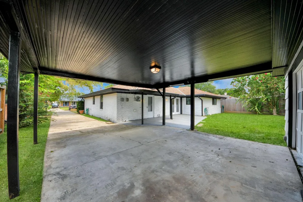 5823 Mcknight Street Houston, TX 77035