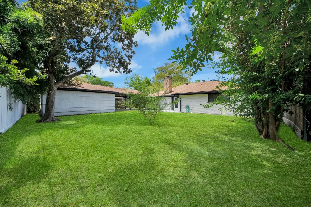 5823 Mcknight Street Houston, TX 77035