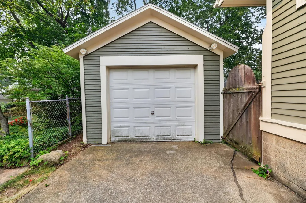 321 Inkster Avenue Kalamazoo, MI 49001