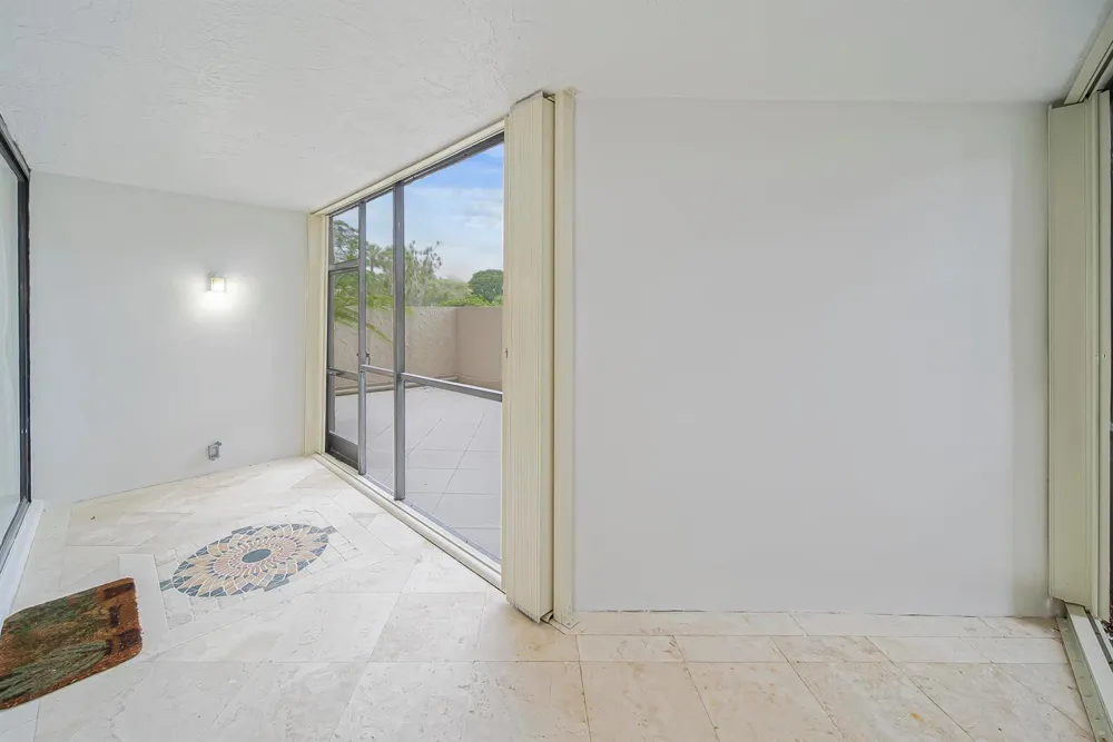 16300 Golf Club Road #114 Weston, FL 33326