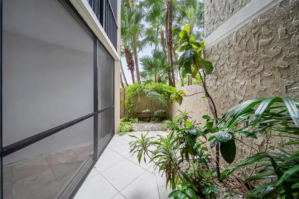 16300 Golf Club Road #114 Weston, FL 33326