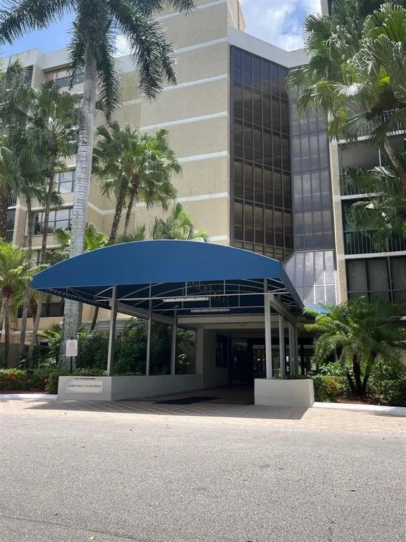 16300 Golf Club Road #114 Weston, FL 33326