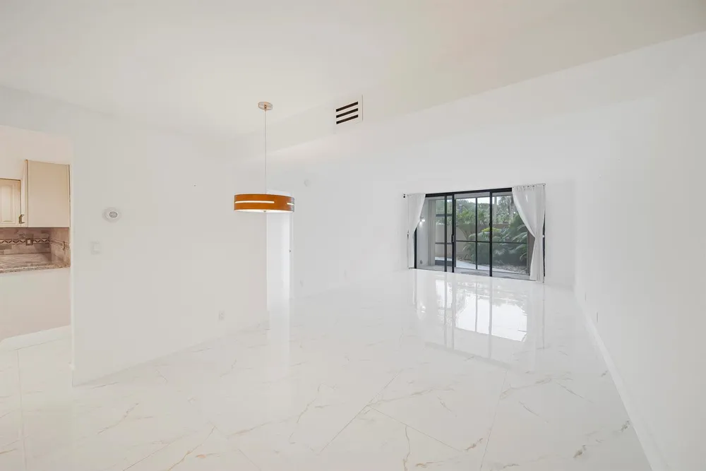 16300 Golf Club Road #114 Weston, FL 33326