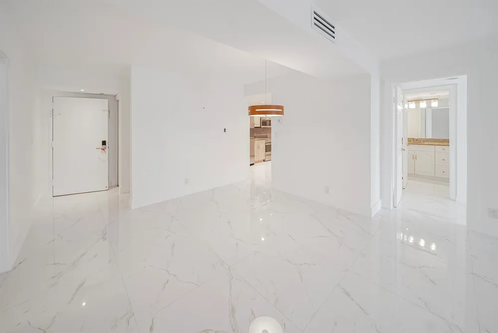 16300 Golf Club Road #114 Weston, FL 33326