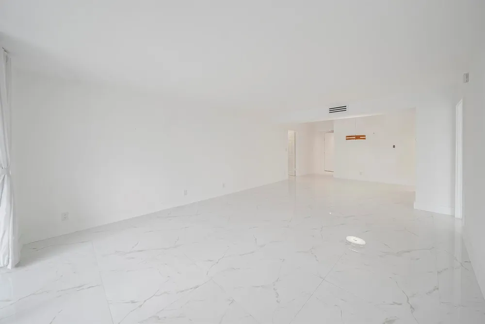 16300 Golf Club Road #114 Weston, FL 33326