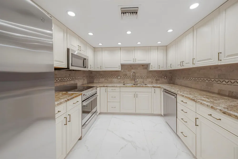 16300 Golf Club Road #114 Weston, FL 33326