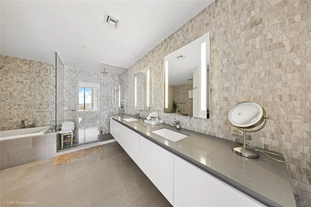 68 SE 6th St #2909 Miami, FL 33131