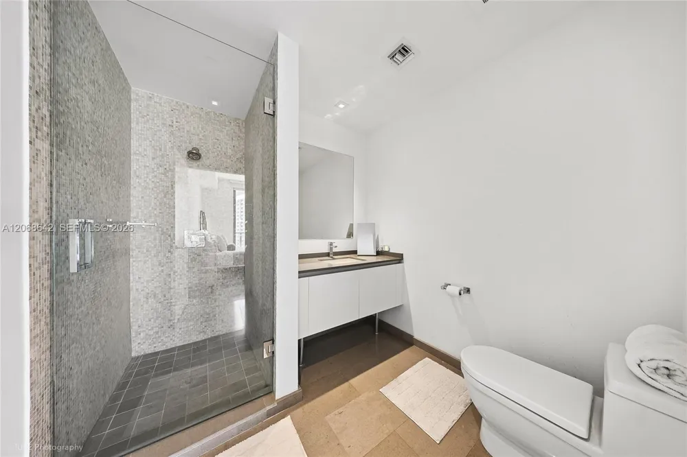 68 SE 6th St #2909 Miami, FL 33131