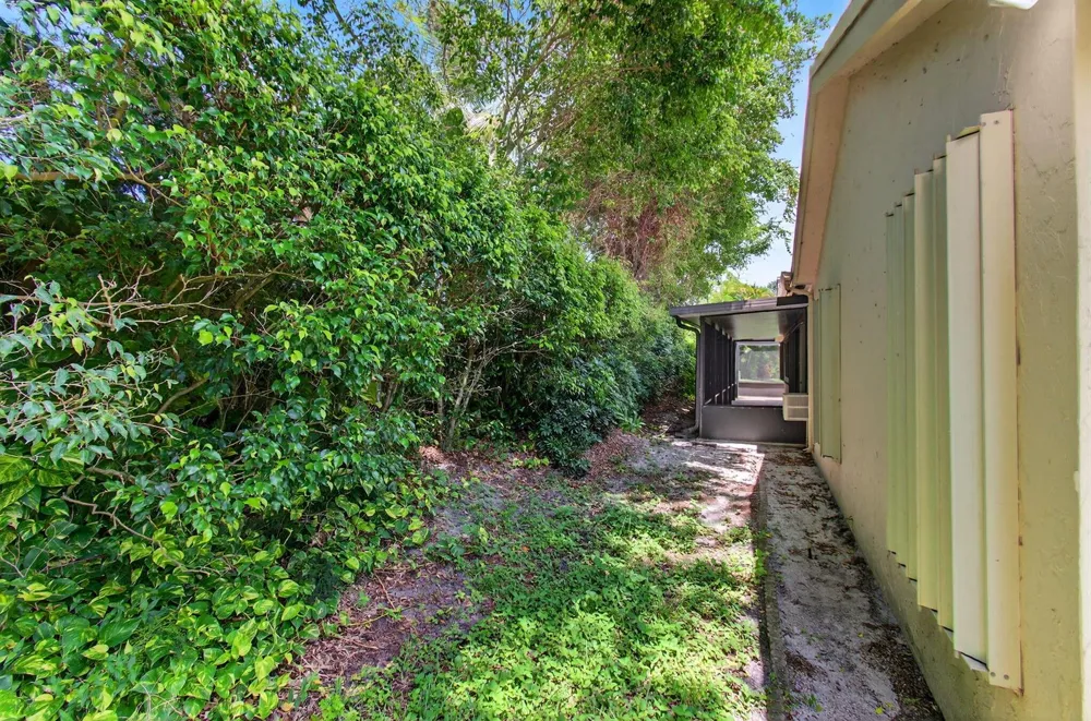 2925 RIVIERA DRIVE Delray Beach, FL 33445
