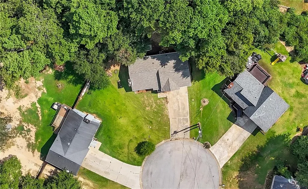 1006 Pinetree Court Powder Springs, GA 30127