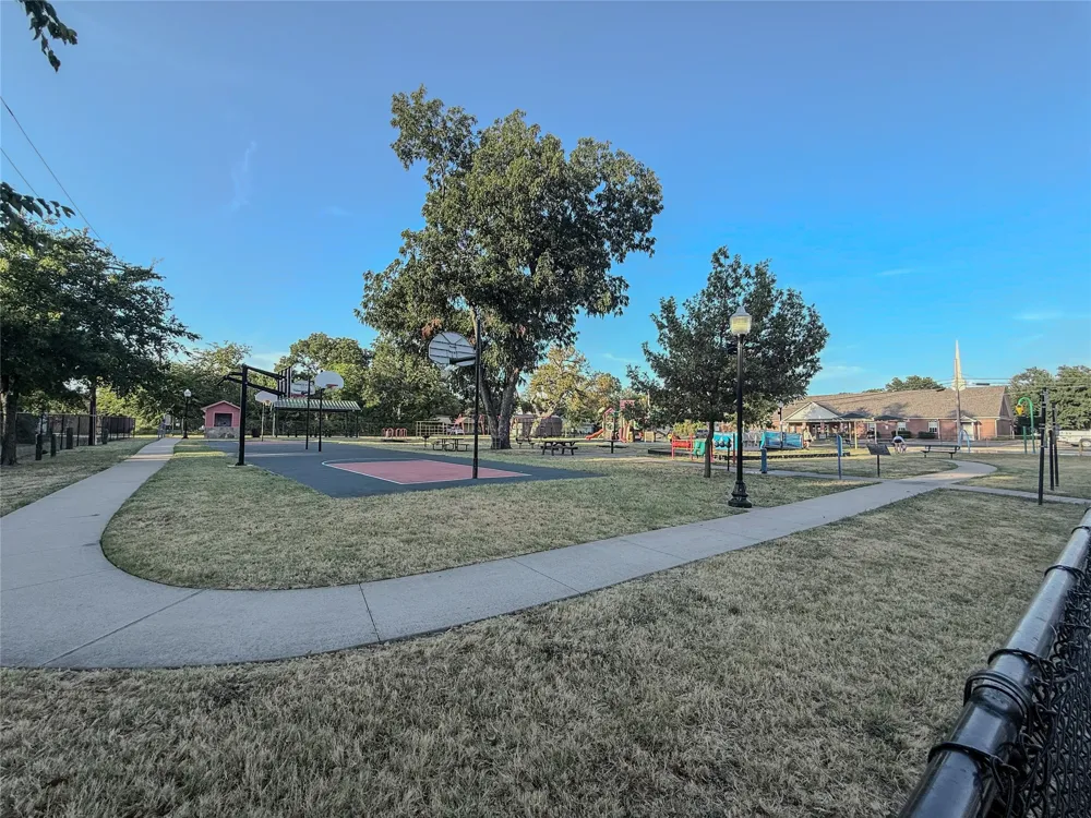 117 E Division Street Pilot Point, TX 76258