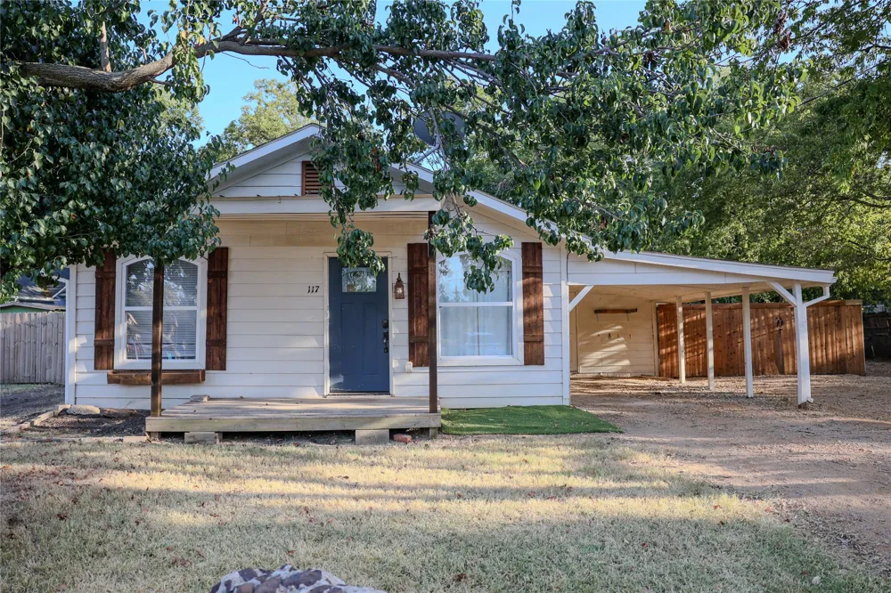 117 E Division Street Pilot Point, TX 76258