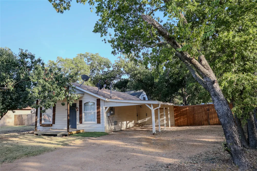 117 E Division Street Pilot Point, TX 76258