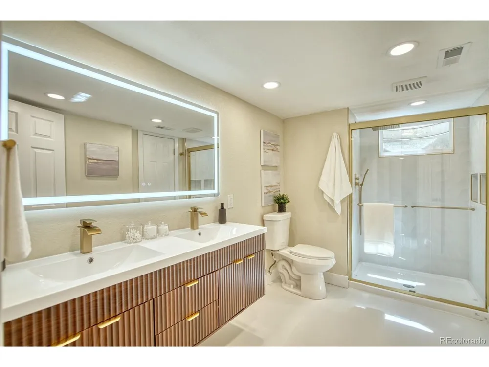 970 W 1st Avenue Broomfield, CO 80020