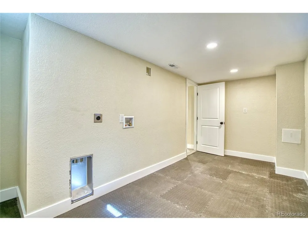 970 W 1st Avenue Broomfield, CO 80020