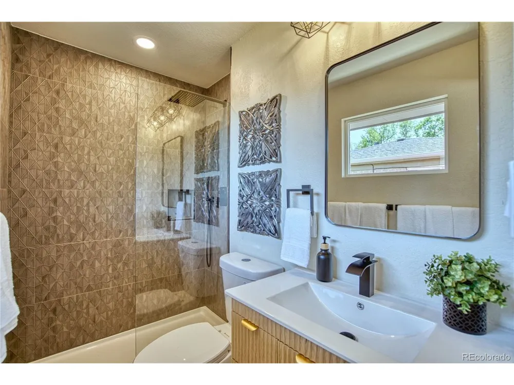 970 W 1st Avenue Broomfield, CO 80020