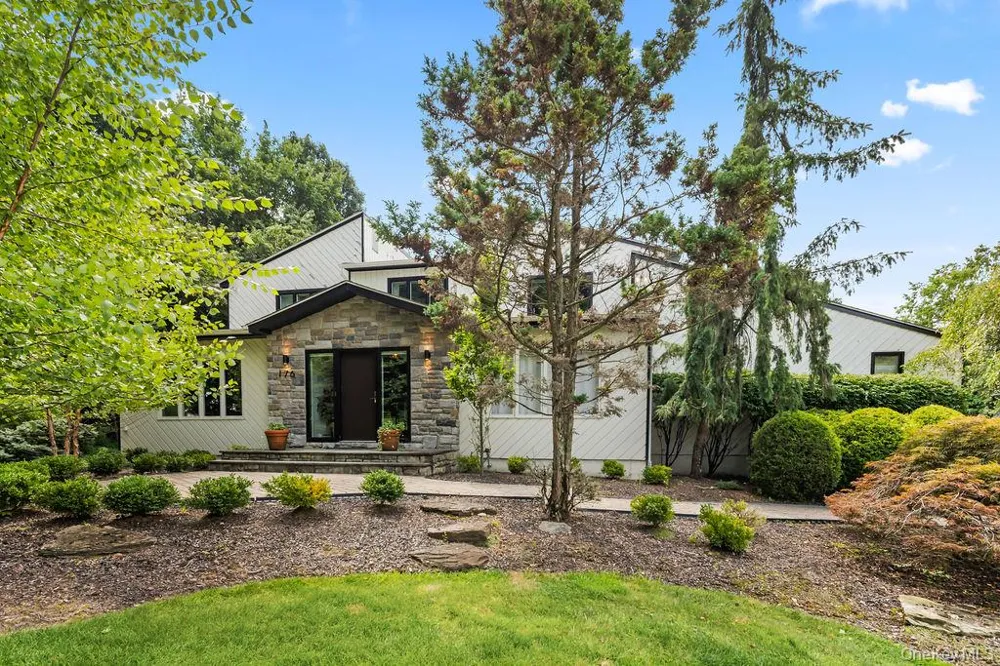 176 Grandview Avenue Monsey, NY 10952