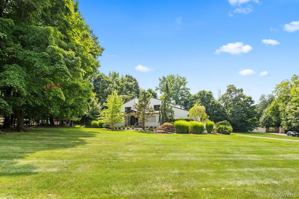 176 Grandview Avenue Monsey, NY 10952