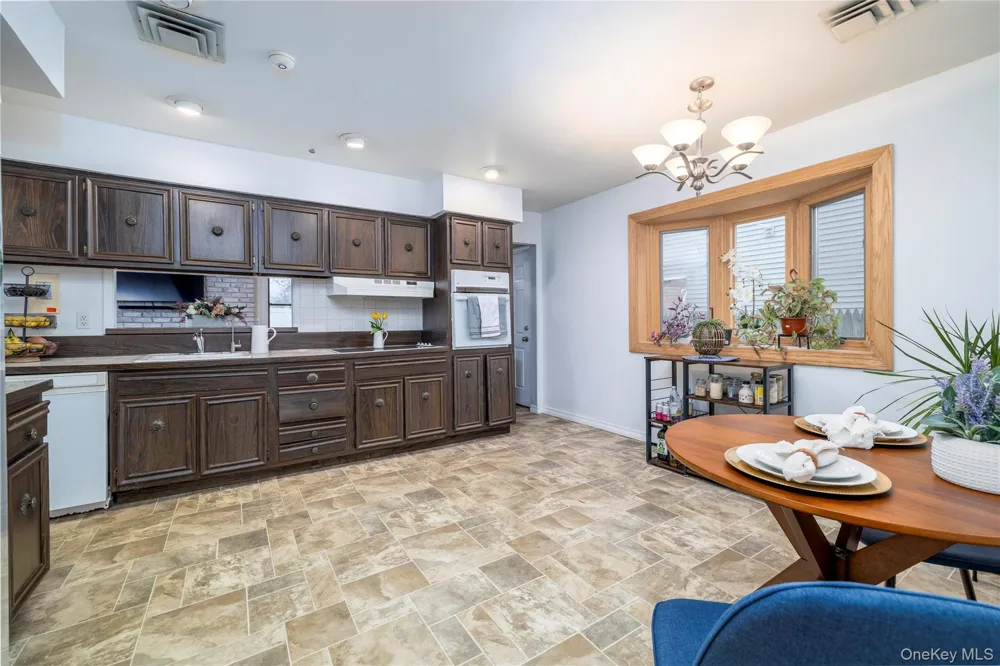 29 Donna Lane Lido Beach, NY 11561