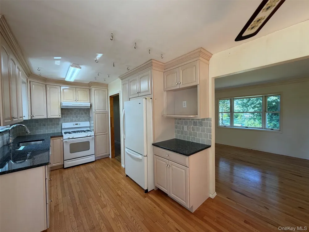 21 Purdy Avenue East Northport, NY 11731
