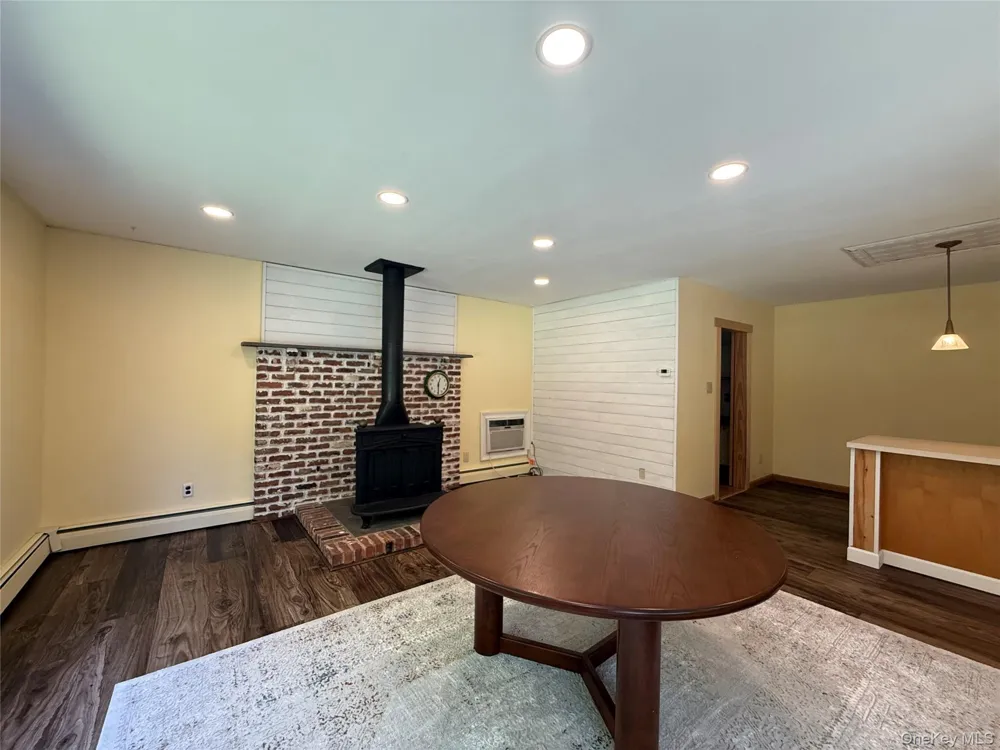 51 Hastings Drive Stony Brook, NY 11790