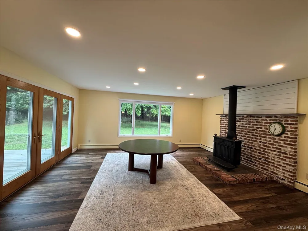 51 Hastings Drive Stony Brook, NY 11790