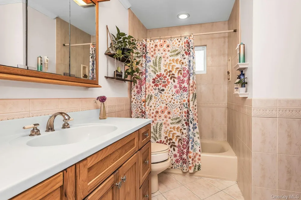 8 Baymens Court Sayville, NY 11782