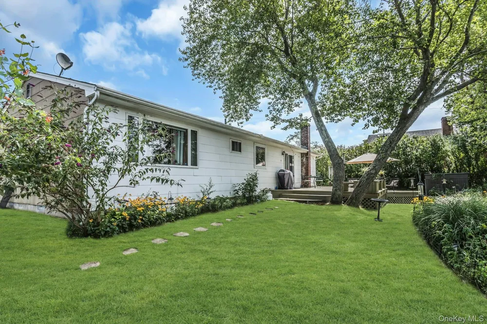 8 Baymens Court Sayville, NY 11782
