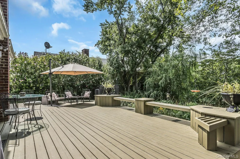 8 Baymens Court Sayville, NY 11782