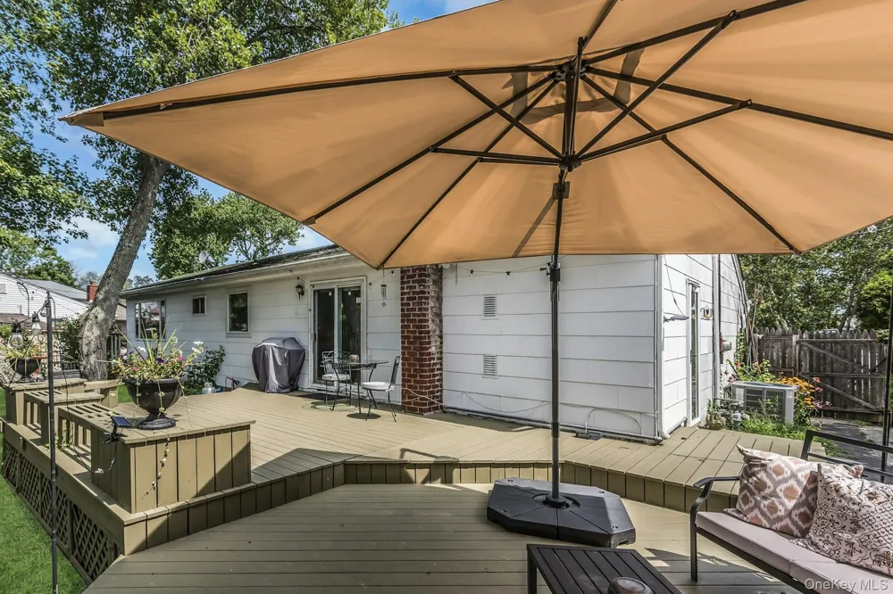 8 Baymens Court Sayville, NY 11782