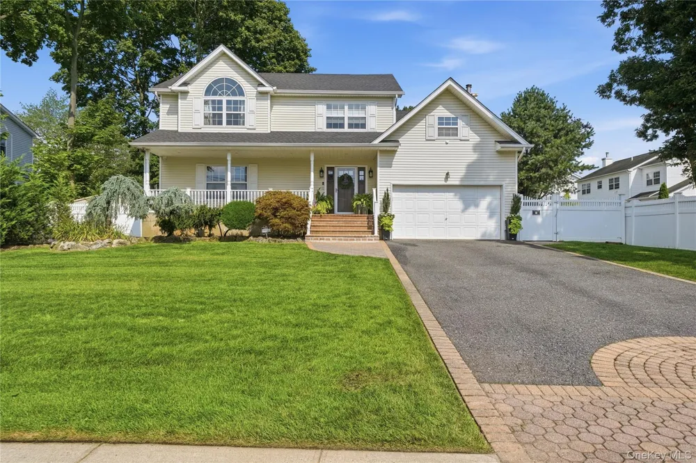 1536 Winganhauppauge Road Islip, NY 11751